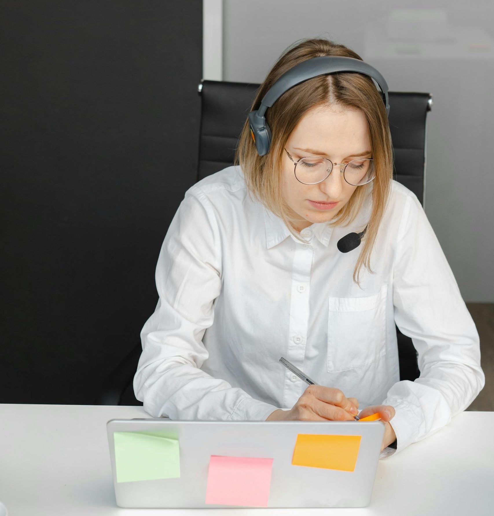 pexels mikhail nilov 7682100 (1)